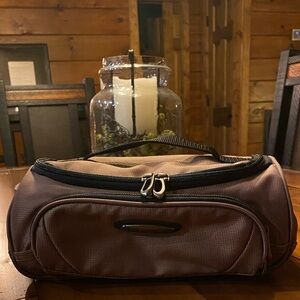 Briggs & Riley Rolling Bag Executive Toiletry Kit Preowned Excellent Condition